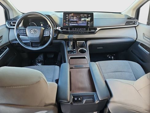 Certified 2024 Toyota Sienna LE image 19