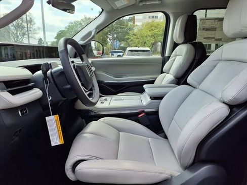 New 2026 Lincoln Navigator Premiere AWD/4WD image 8