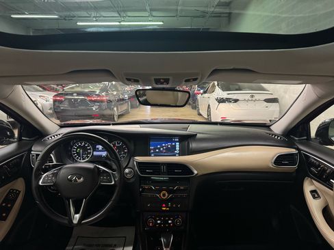 Used 2018 INFINITI QX30 Premium w/ Navigation Package image 7