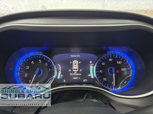 Used 2024 Chrysler Pacifica Touring-L image 41