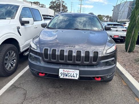 Used 2018 Jeep Cherokee Trailhawk w/ Quick Order Package 27L AWD/4WD image 3