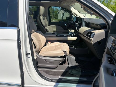 Used 2022 Lincoln Navigator Reserve image 36