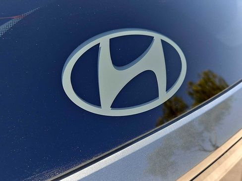Certified 2025 Hyundai Tucson Limited AWD/4WD image 11