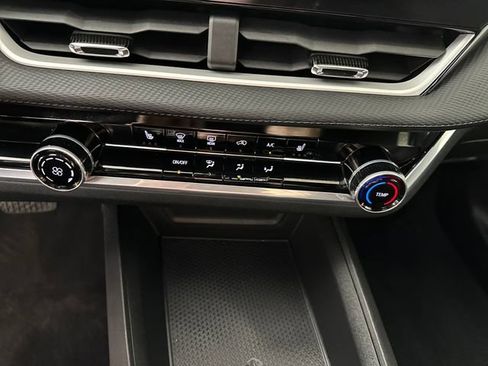 Used 2025 Chevrolet Equinox LT w/ Midnight Edition image 23