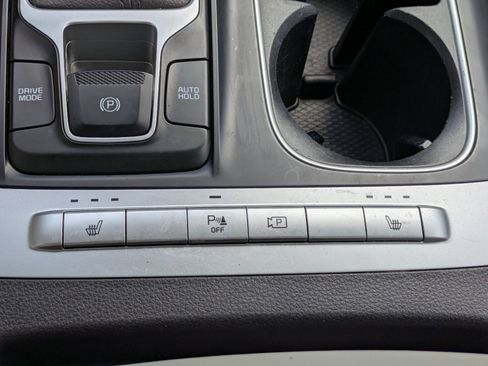 Certified 2024 Kia Carnival LX FWD image 26