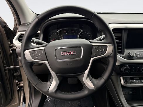 Used 2023 GMC Acadia SLT image 12