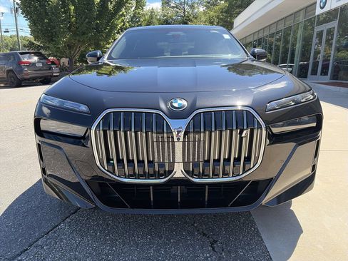 Used 2025 BMW i7 eDrive50 w/ Executive Package RWD image 10