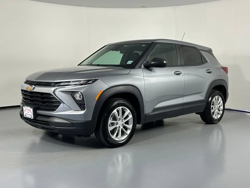 Used 2024 Chevrolet TrailBlazer LS AWD/4WD image 3