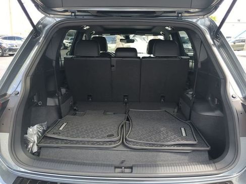 Certified 2023 Volkswagen Tiguan SE R-Line image 9