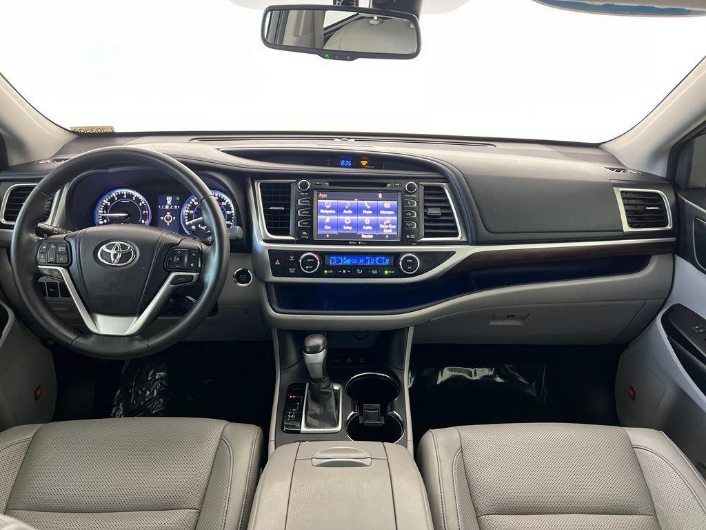 Used 2015 Toyota Highlander Limited w/ Driver Technology Package AWD/4WD image 15