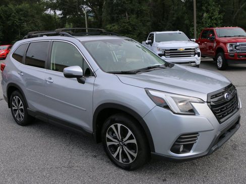 Used 2022 Subaru Forester Limited w/ Popular Package #3 AWD/4WD image 10
