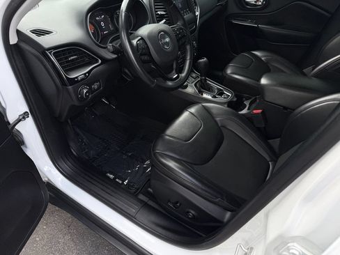 Used 2020 Jeep Cherokee Latitude Plus AWD/4WD image 19