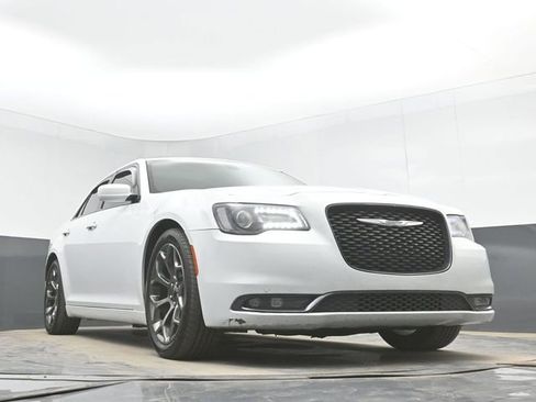 Used 2016 Chrysler 300 S image 39