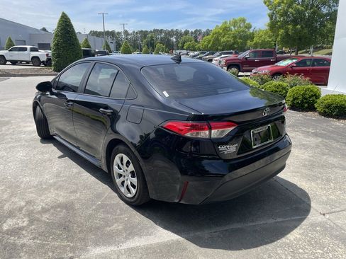 Used 2024 Toyota Corolla LE FWD image 5