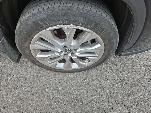 Used 2023 Toyota Highlander Limited image 10