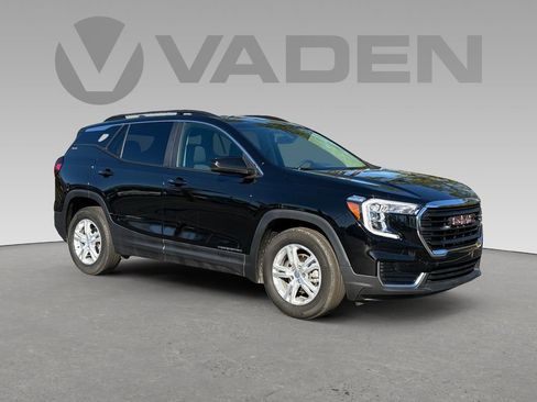 Used 2022 GMC Terrain SLE w/ Driver Convenience Package image 1