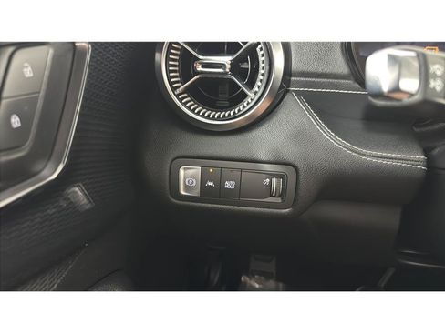 Used 2024 Chevrolet Blazer EV LT AWD/4WD image 33