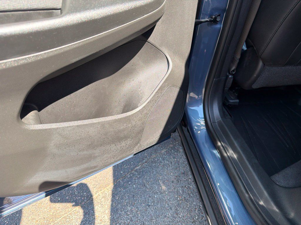 Used 2025 Buick Envista Sport Touring w/ Convenience I Package FWD image 38
