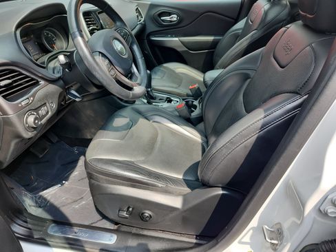 Used 2019 Jeep Cherokee Limited AWD/4WD image 9