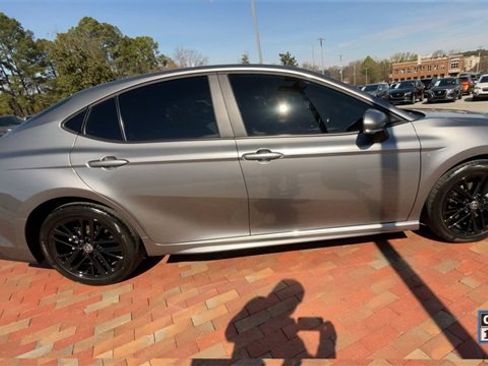 Used 2025 Toyota Camry SE image 2