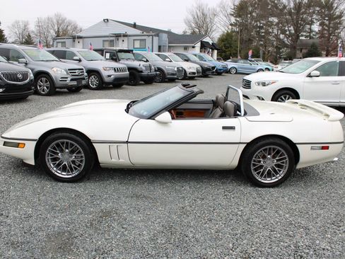 Used 1989 Chevrolet Corvette Convertible RWD image 10