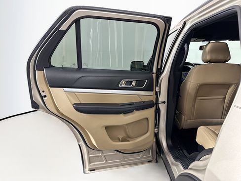 Used 2017 Ford Explorer XLT w/ Equipment Group 202A image 27