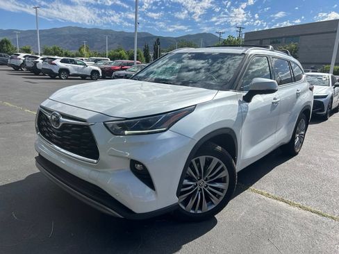 Used 2022 Toyota Highlander Platinum FWD image 15