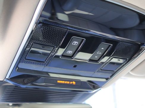 Used 2023 Land Rover Range Rover SE image 32