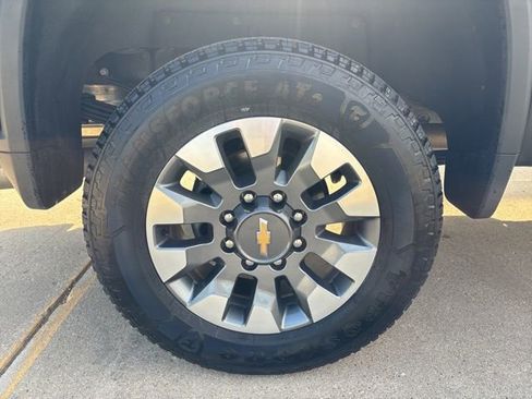 Used 2022 Chevrolet Silverado 3500 LT w/ Convenience Package AWD/4WD image 8