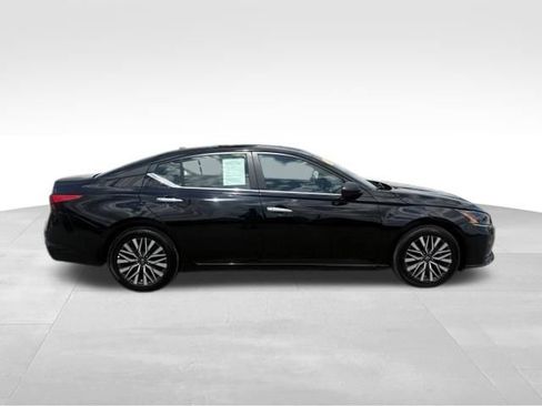 Used 2025 Nissan Altima 2.5 SV FWD image 9