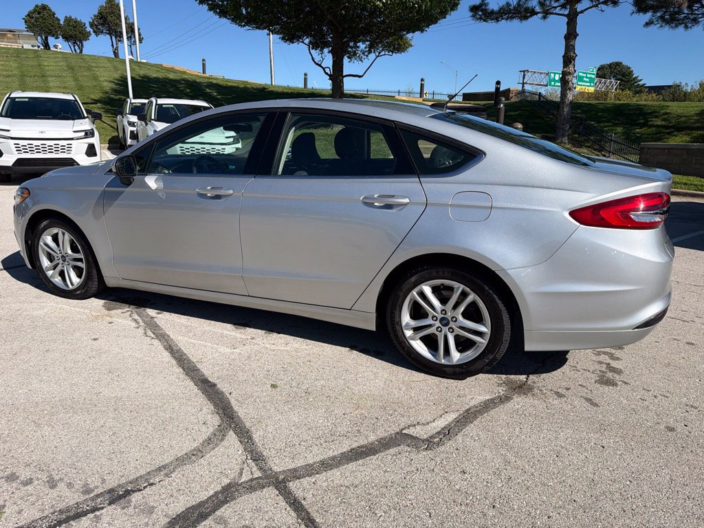 Used 2018 Ford Fusion SE FWD image 10