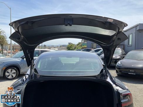Used 2023 Tesla Model 3 Standard Range image 9