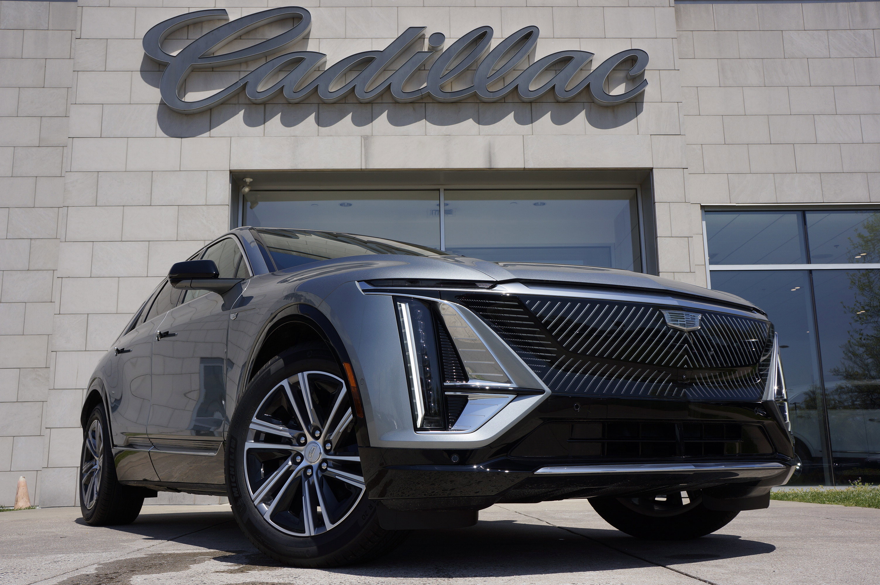 Used 2024 Cadillac Lyriq Tech RWD image 1