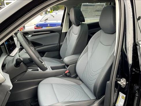 New 2025 Volkswagen Tiguan SE AWD/4WD image 11