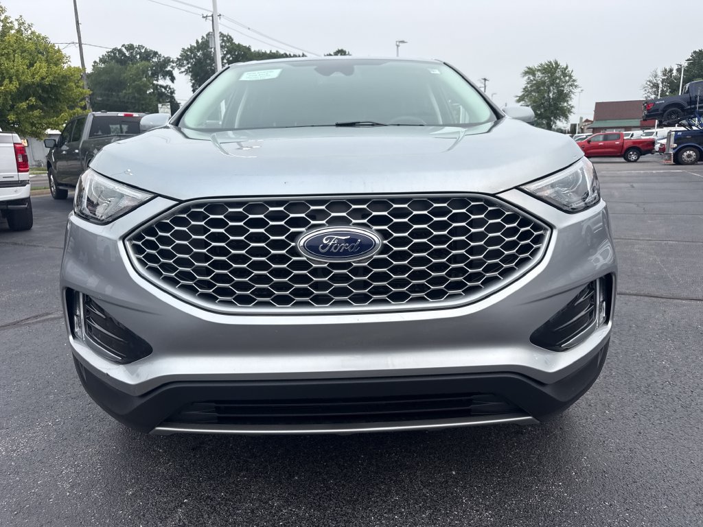 Used 2024 Ford Edge SEL w/ Convenience Package AWD/4WD image 3