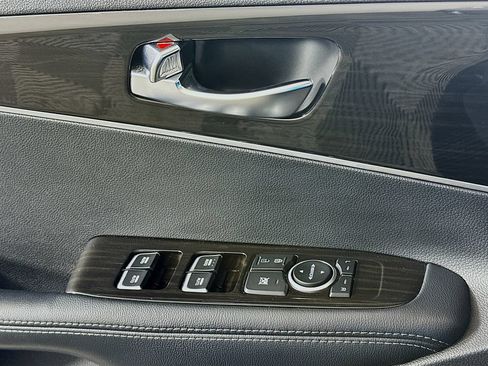 Used 2020 Kia Sorento LX FWD image 17