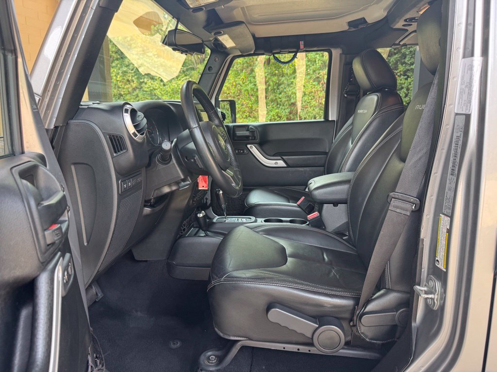 Used 2017 Jeep Wrangler Unlimited Rubicon w/ Connectivity Group AWD/4WD image 10