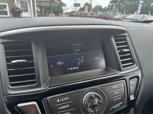 Used 2019 Nissan Pathfinder SV image 20