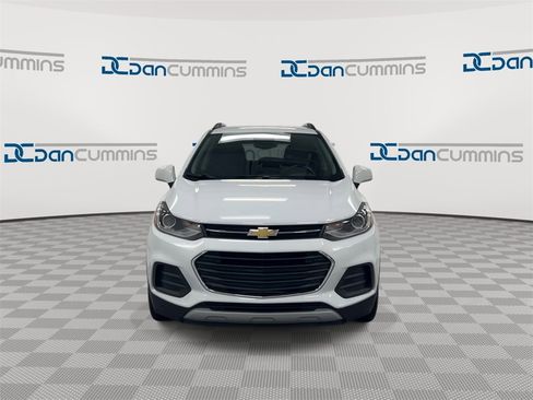 Used 2022 Chevrolet Trax LT w/ LT Convenience Package image 3