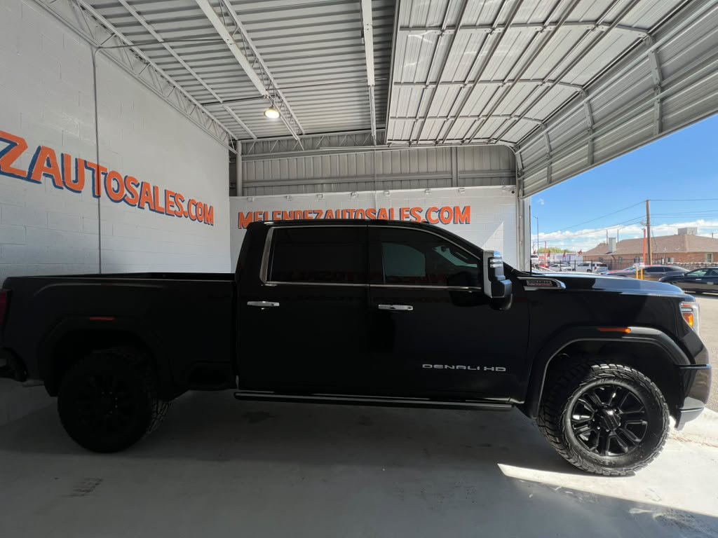 Used 2022 GMC Sierra 2500 Denali w/ Denali Black Diamond Edition AWD/4WD image 6