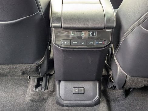 Used 2023 Toyota Highlander XLE image 18