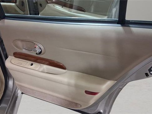 Used 2004 Buick Le Sabre Custom image 26