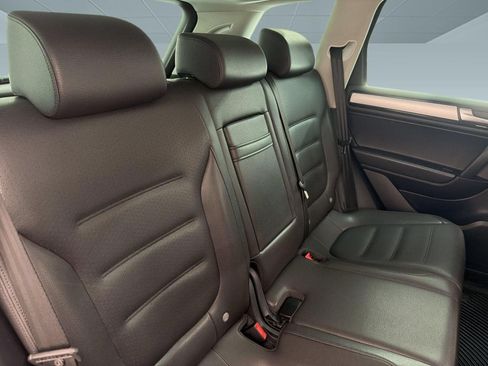Used 2014 Volkswagen Touareg Sport AWD/4WD image 27