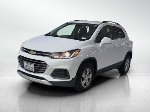 Used 2017 Chevrolet Trax LT w/ LT Convenience Package image 3