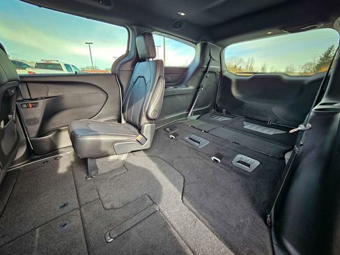 New 2026 Chrysler Pacifica Select image 36