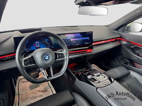 Used 2024 BMW i5 eDrive40i w/ M Sport Package image 29