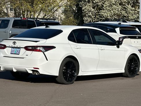 Used 2023 Toyota Camry SE w/ Convenience Package image 2