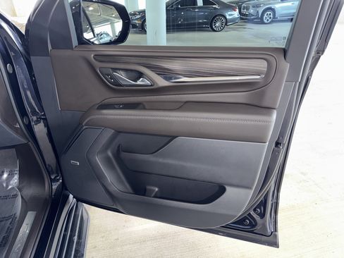 Used 2024 GMC Yukon Denali w/ Advanced Technology Package image 9