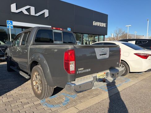 Used 2014 Nissan Frontier SL w/ SL Moonroof Package image 11
