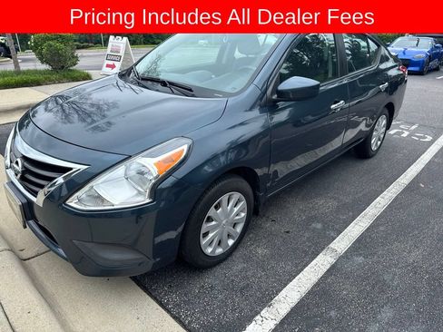 Used 2015 Nissan Versa SV FWD image 3